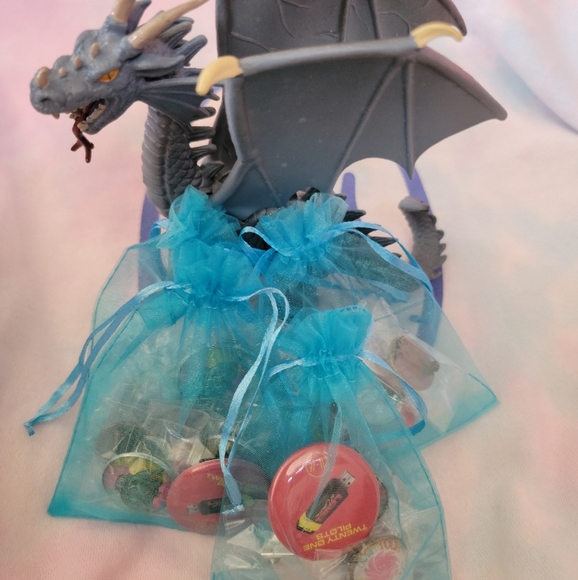 5 Twenty One Pilots Scaled Icy Glass Dome Button Badge + Level of Concern Pin - Picture 2 of 12